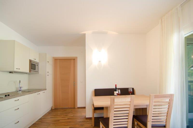 Garni Hotel Peterlinhof Caldaro Luaran gambar