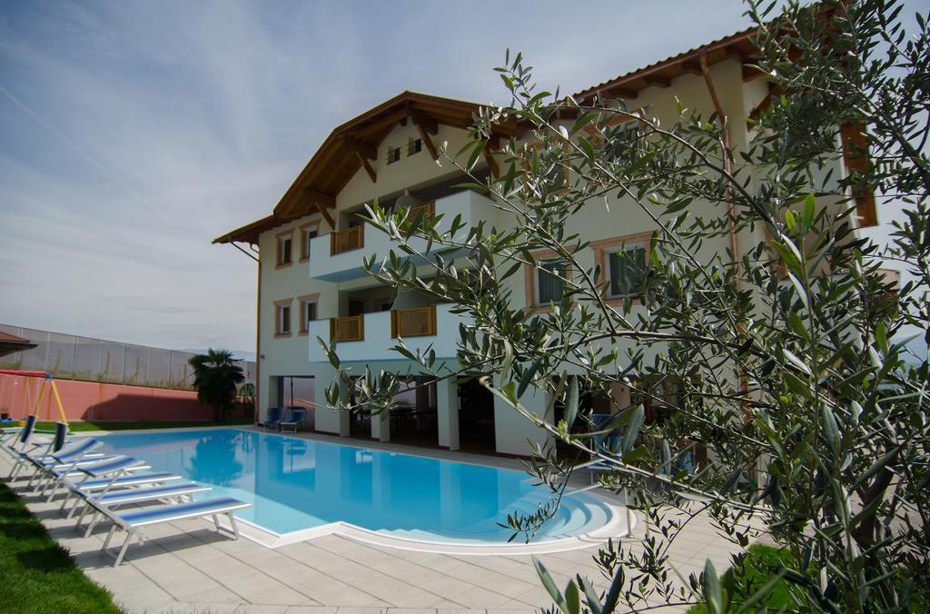 Garni Hotel Peterlinhof Caldaro Luaran gambar