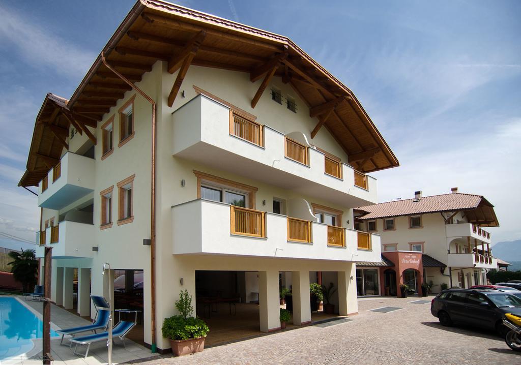 Garni Hotel Peterlinhof Caldaro Luaran gambar