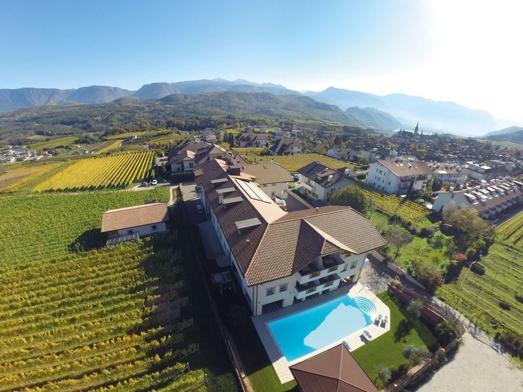 Garni Hotel Peterlinhof Caldaro Luaran gambar