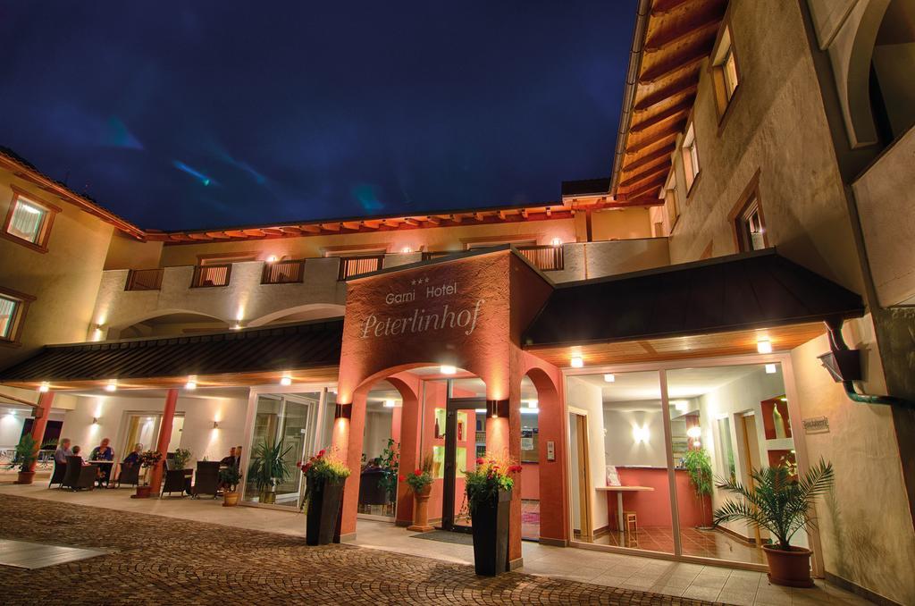 Garni Hotel Peterlinhof Caldaro Luaran gambar