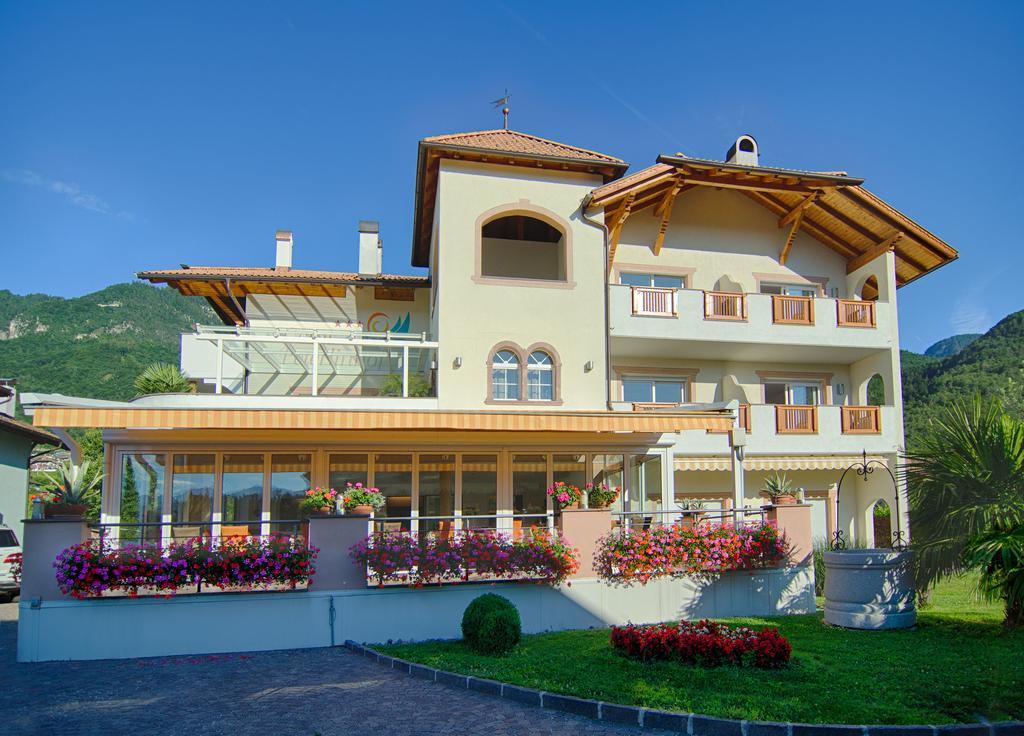 Garni Hotel Peterlinhof Caldaro Luaran gambar