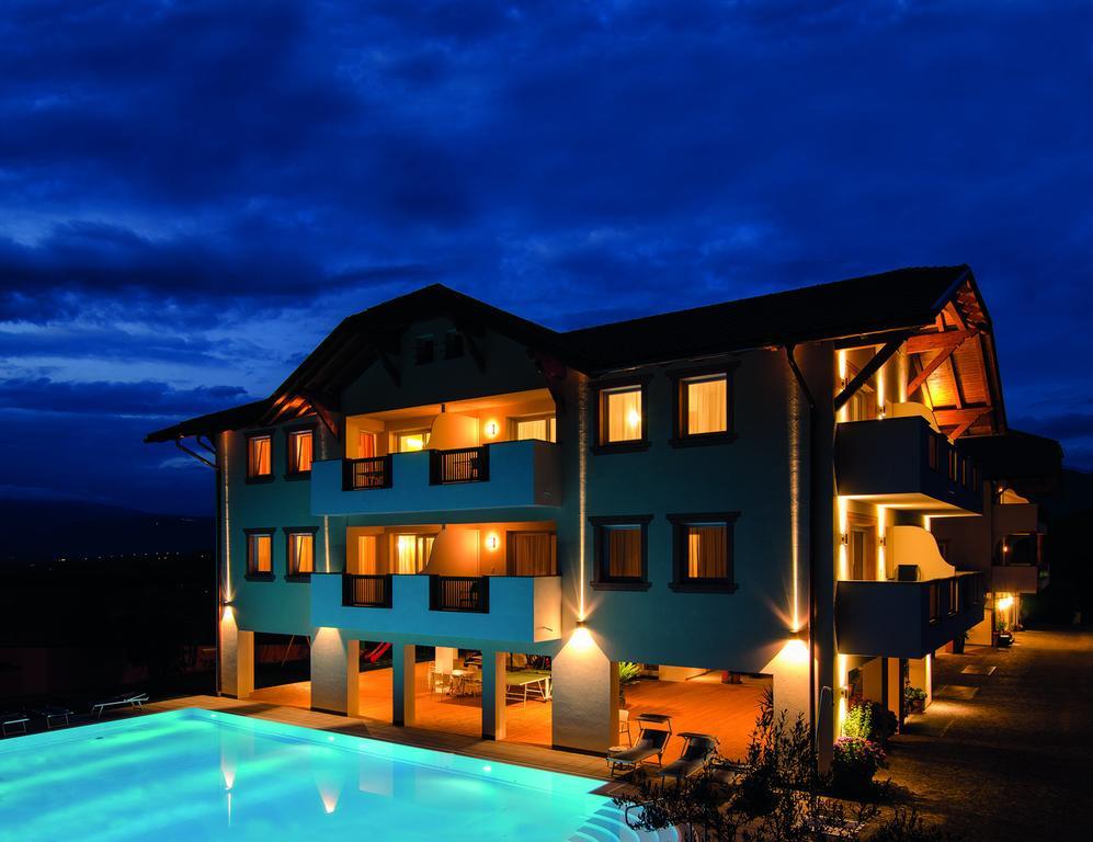 Garni Hotel Peterlinhof Caldaro Luaran gambar
