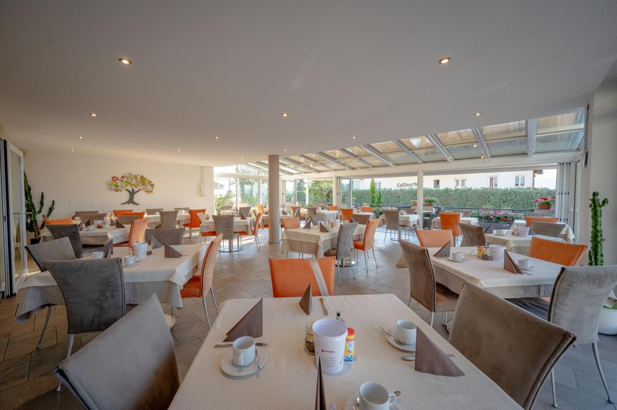 Garni Hotel Peterlinhof Caldaro Luaran gambar