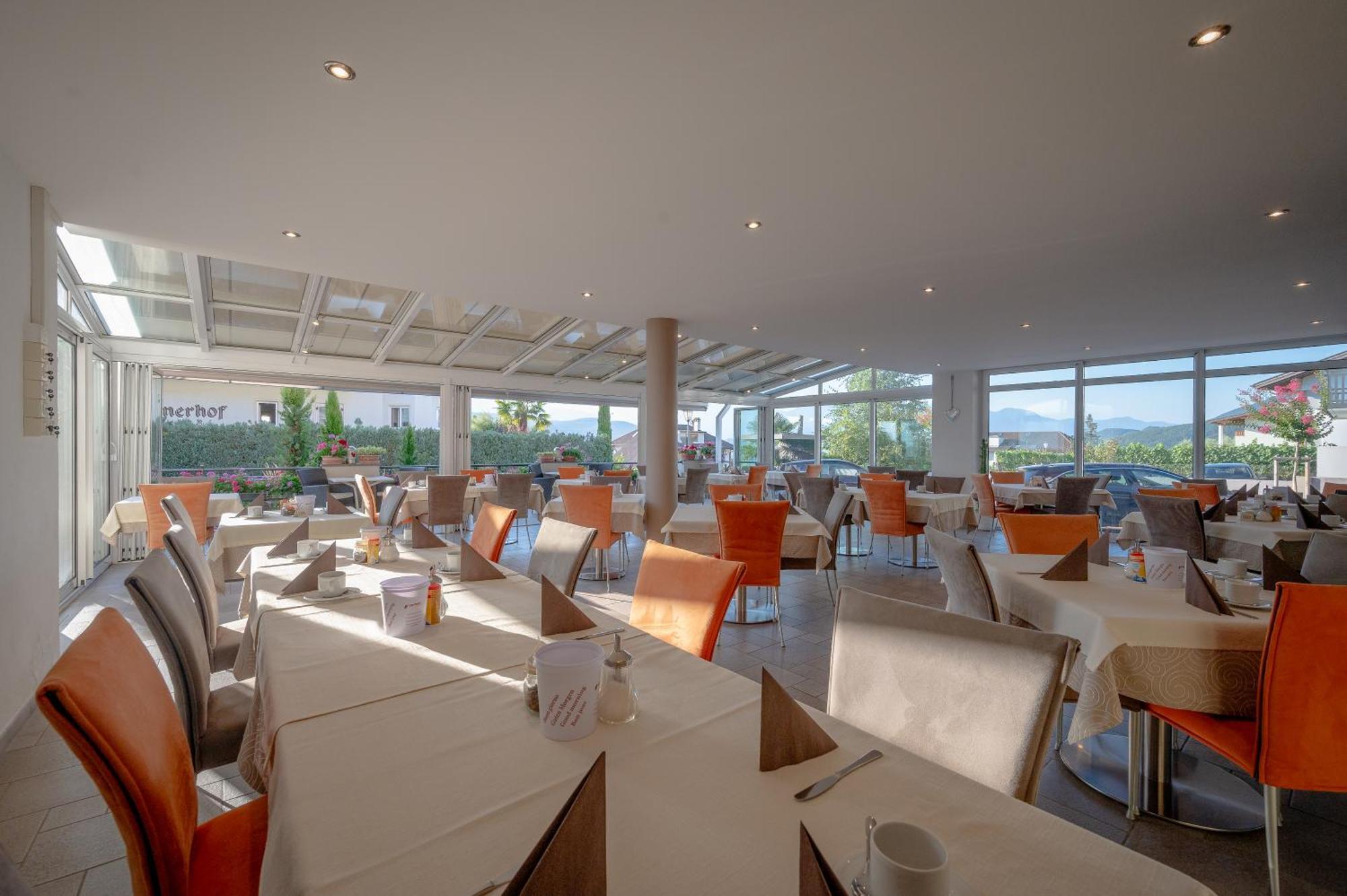 Garni Hotel Peterlinhof Caldaro Luaran gambar