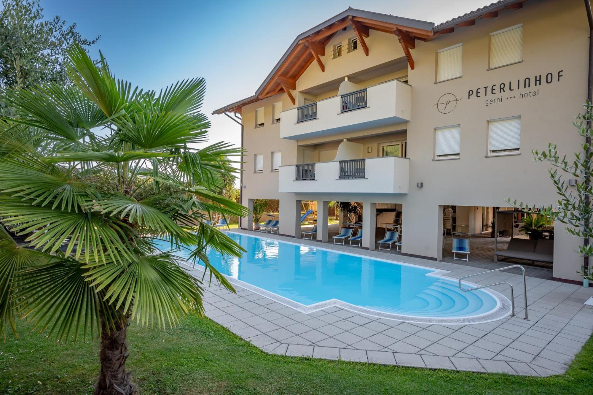 Garni Hotel Peterlinhof Caldaro Luaran gambar