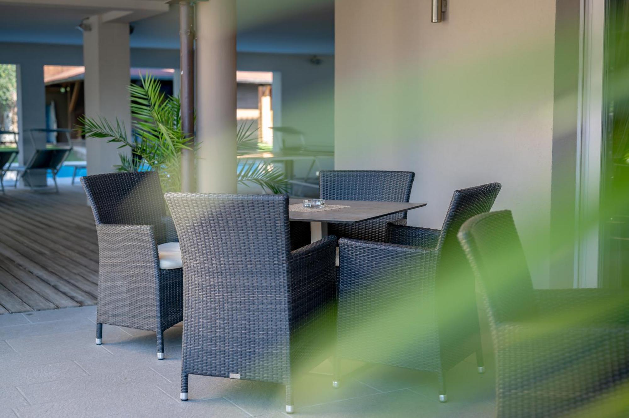 Garni Hotel Peterlinhof Caldaro Luaran gambar
