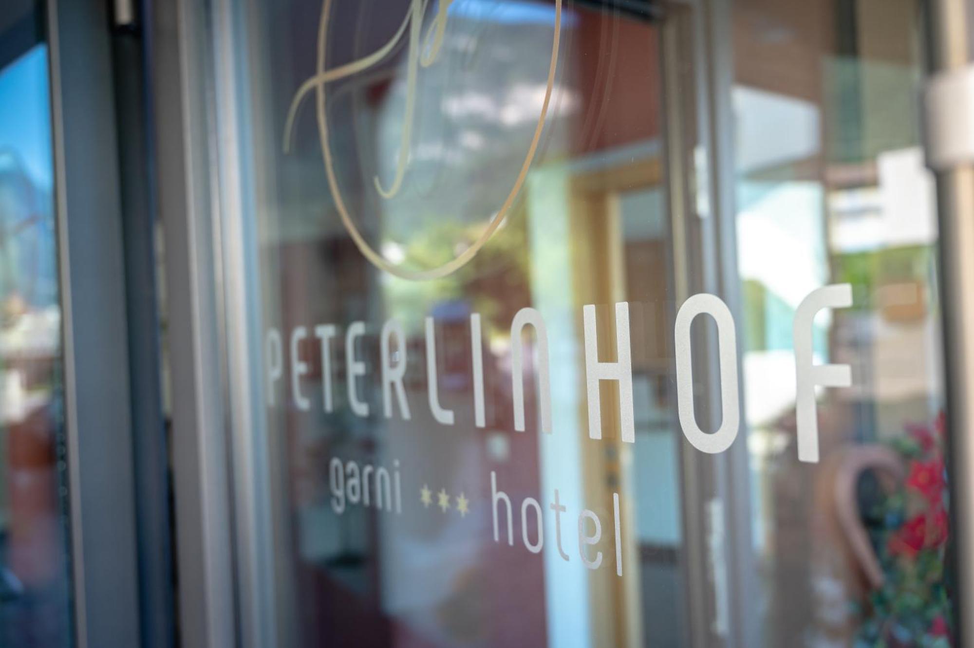 Garni Hotel Peterlinhof Caldaro Luaran gambar