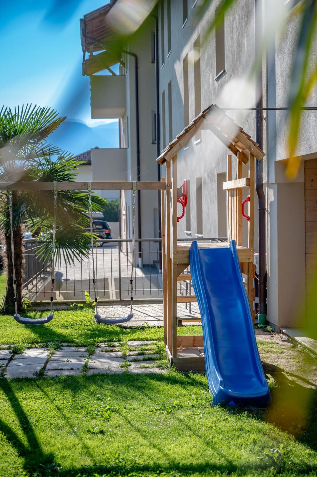 Garni Hotel Peterlinhof Caldaro Luaran gambar