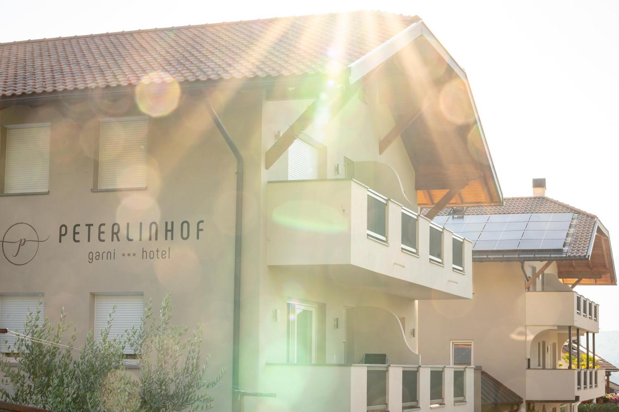 Garni Hotel Peterlinhof Caldaro Luaran gambar