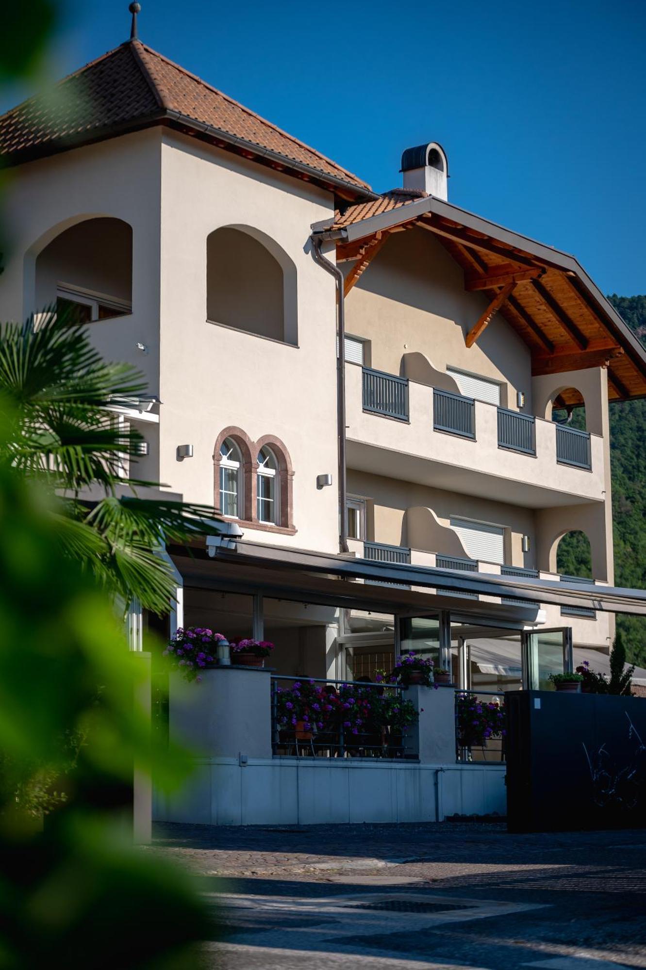 Garni Hotel Peterlinhof Caldaro Luaran gambar
