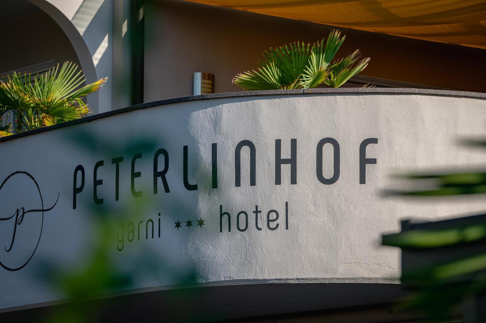 Garni Hotel Peterlinhof Caldaro Luaran gambar