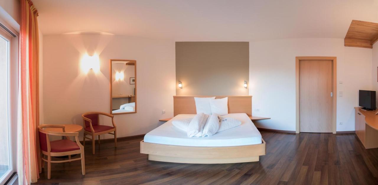 Garni Hotel Peterlinhof Caldaro Luaran gambar
